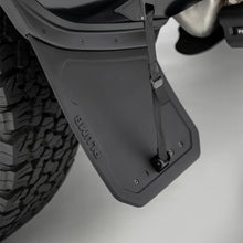 Load image into Gallery viewer, New Defender Plumb Mud Guard Kit
