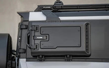 Load image into Gallery viewer, New Defender Plumb side gear carrier box