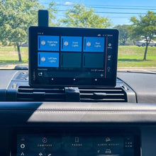 Load image into Gallery viewer, New Defender Dash Centre Molle Plate Mount