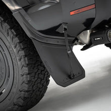 Load image into Gallery viewer, New Defender Plumb Mud Guard Kit
