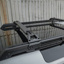 Load image into Gallery viewer, new defender 90 plumb roofrack
